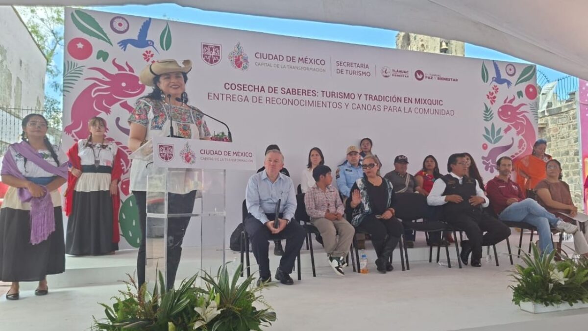 Sectur otorga reconocimientos a pobladores de Mixquic