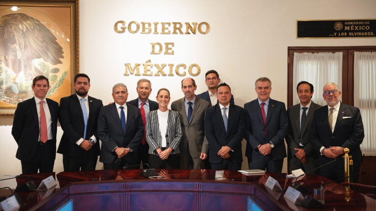 Claudia Sheinbaum sostiene reunión con empresarios de acero y concreto