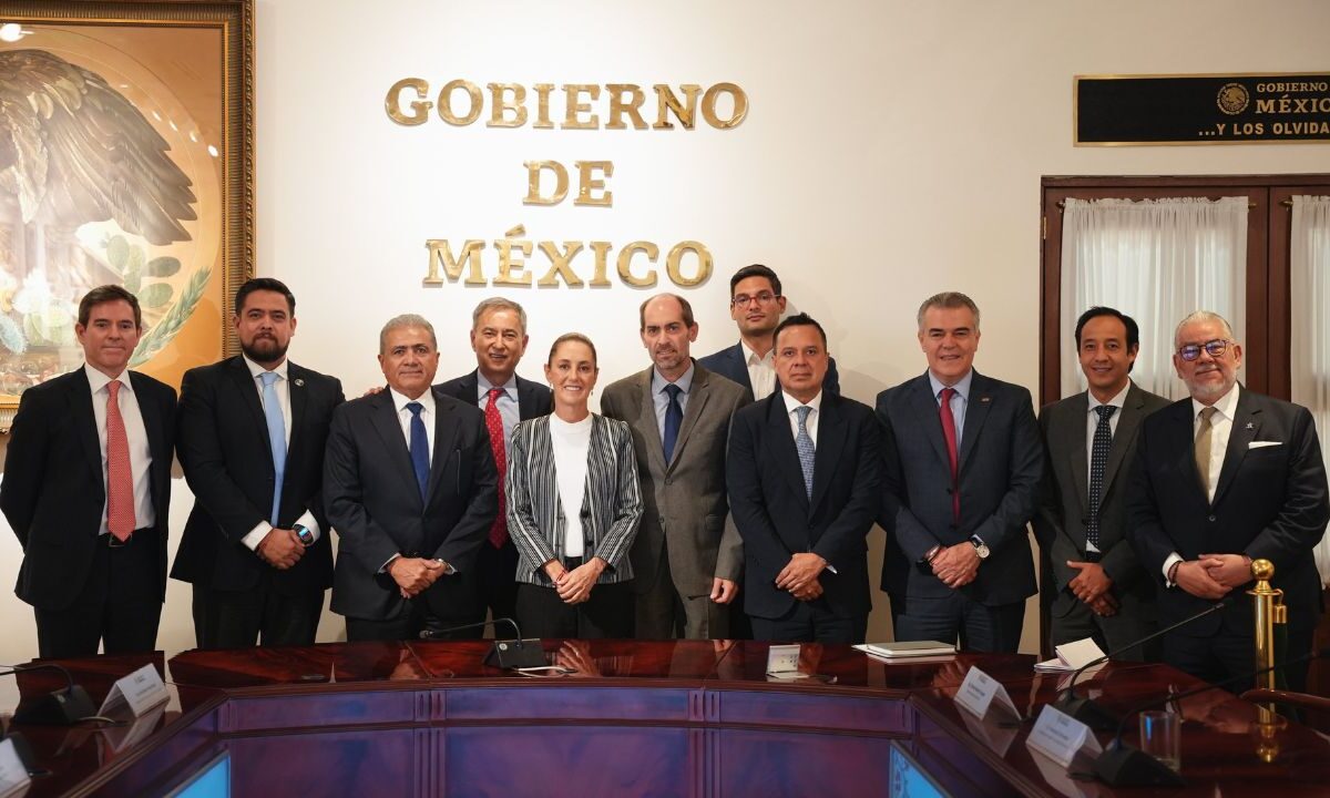 Claudia Sheinbaum sostiene reunión con empresarios de acero y concreto
