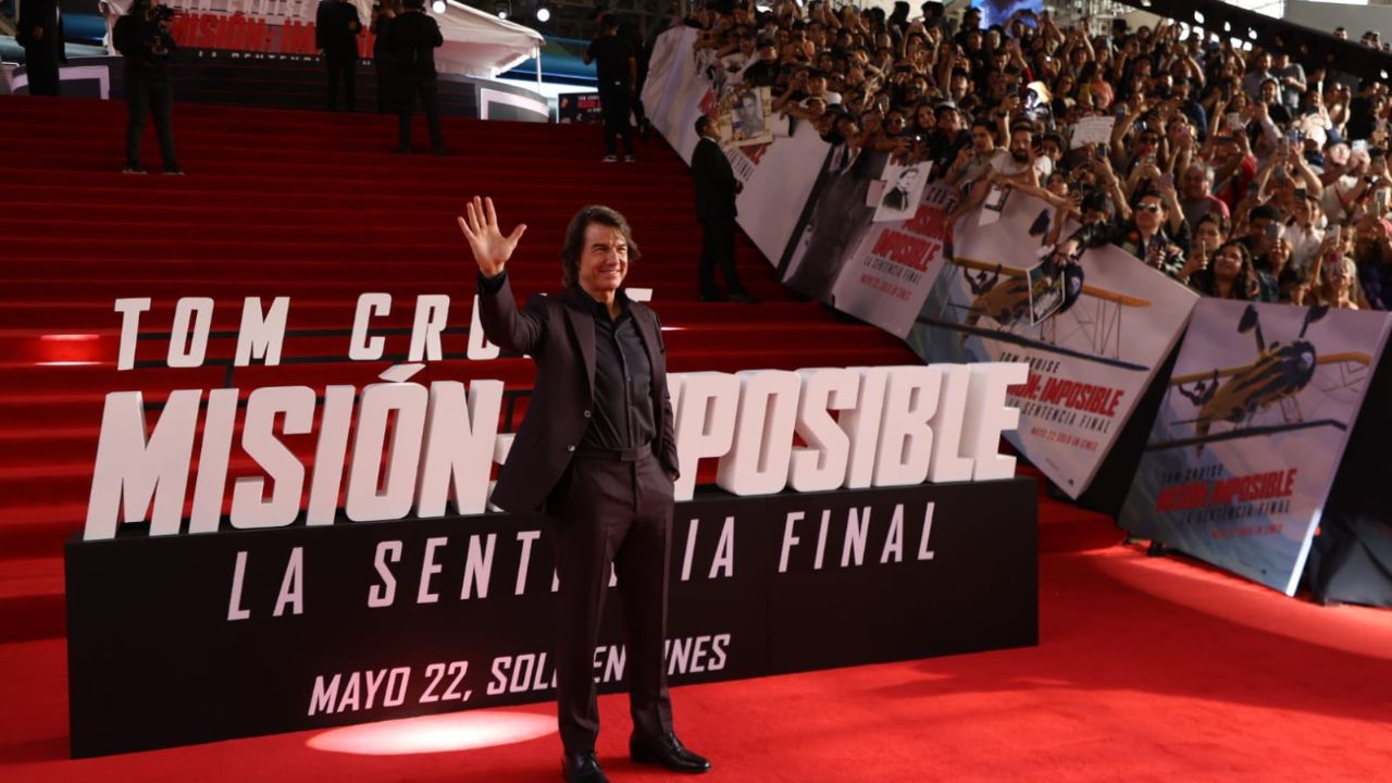 Tom Cruise a su llegada al Auditorio Nacional en compañía del director Christopher McQuarrie.