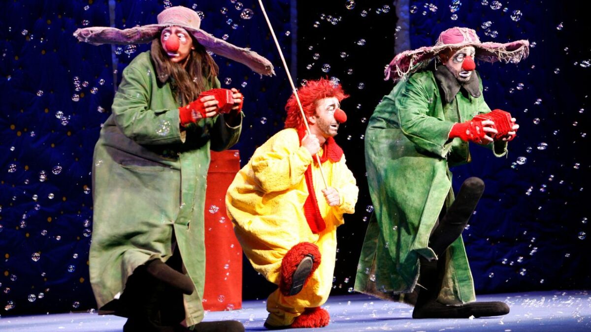 Tuvo éxito en su teatro escolar imitando a Charlie Chaplin, pero rechazaron su entrada al Instituto de Teatro local a tepuouis