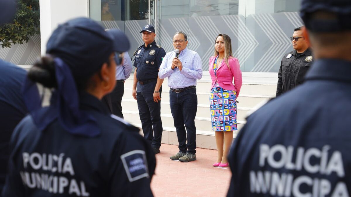 Andrés Mijes, alcalde de Escobedo, entregó el Premio al Mérito Policial a 97 elementos de la Policía de Proximidad.