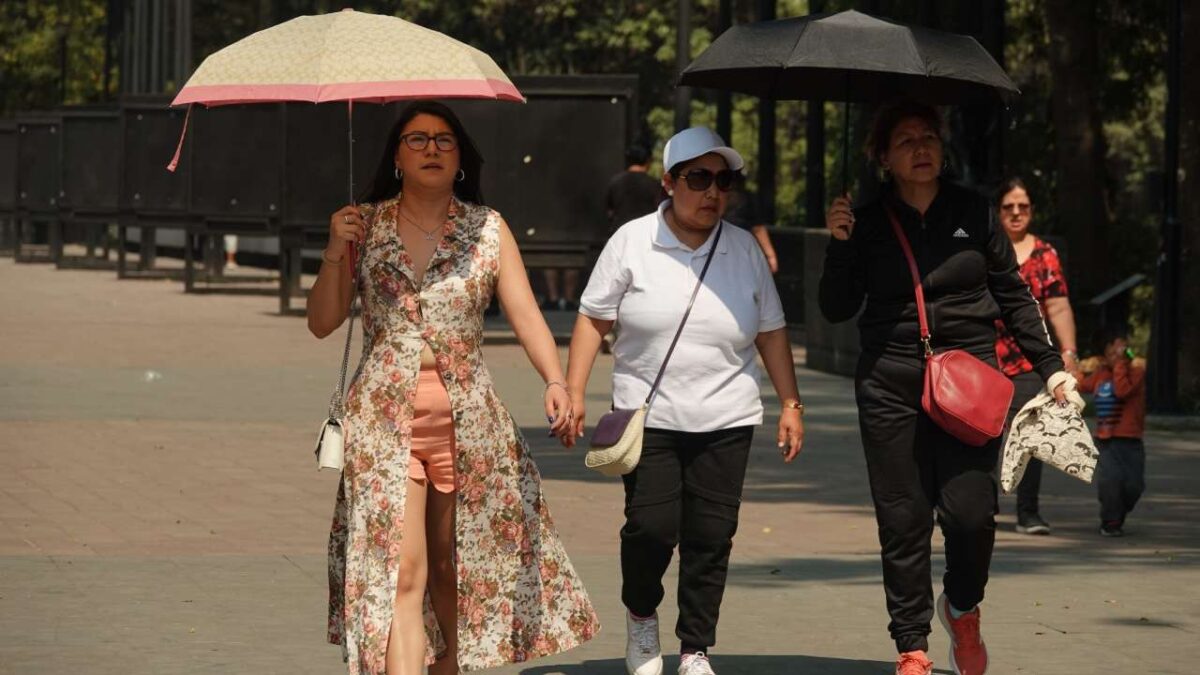 Autoridades alertaron por la onda de calor que se extenderá por varios días en CDMX.