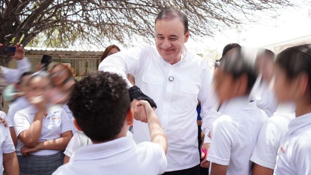 Durazo reiteró el esfuerzo de su gobierno para que niñas, niños y jóvenes sonorenses cuenten con las facilidades para cursar satisfactoriamente los periodos escolares.