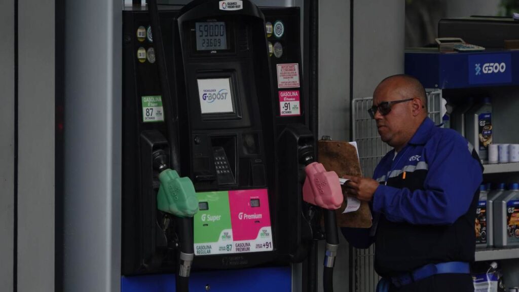 El banco digital Bankaool estructura depósitos y retiros de efectivo en las gasolineras.