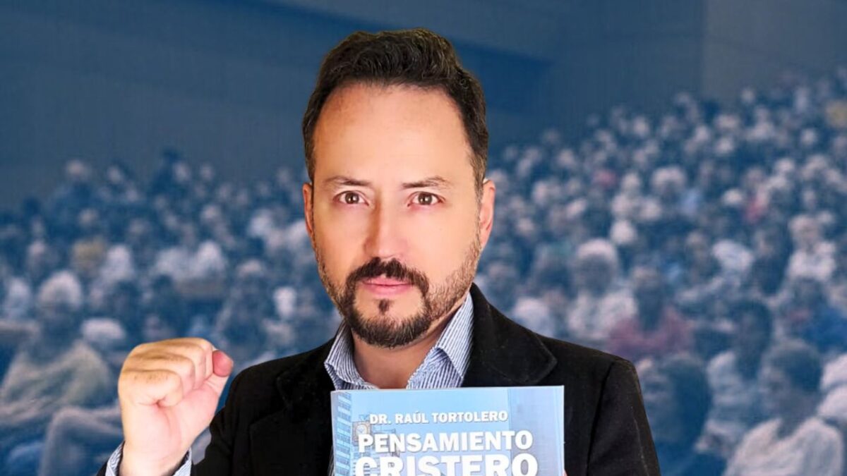 El escritor señala que actualmente la Nueva Derecha no tiene representación política en el país y consideró que una opción conservadora tendría más éxito. 