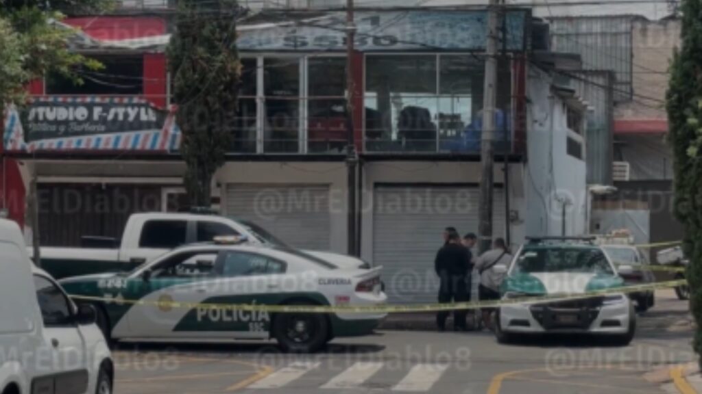 Policías de la CDMX acordonaron la zona donde asesinaron al dueño del gimnasio.