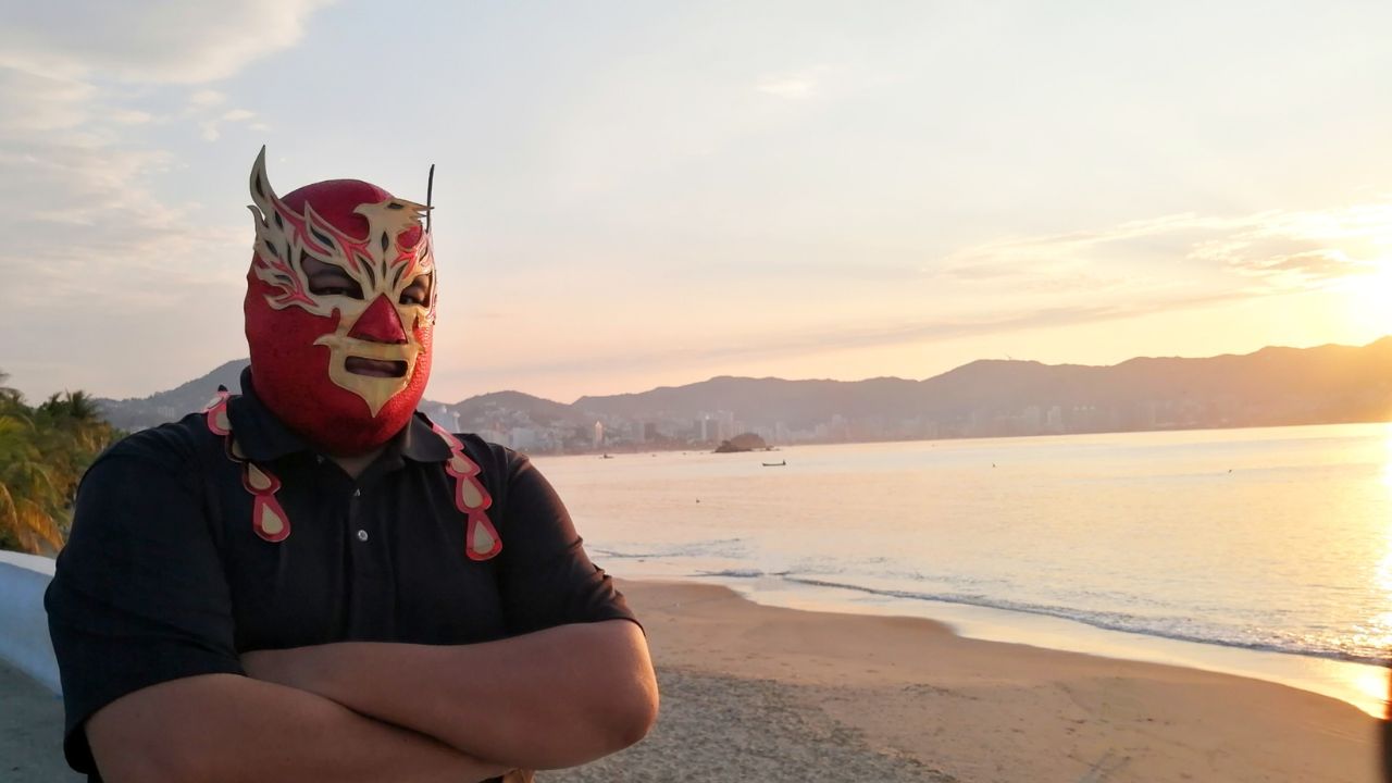 José Carlos González, mejor conocido en redes sociales como "Fenix", fue asesinado a balazos en Acapulco, cuando salía de grabar un programa.