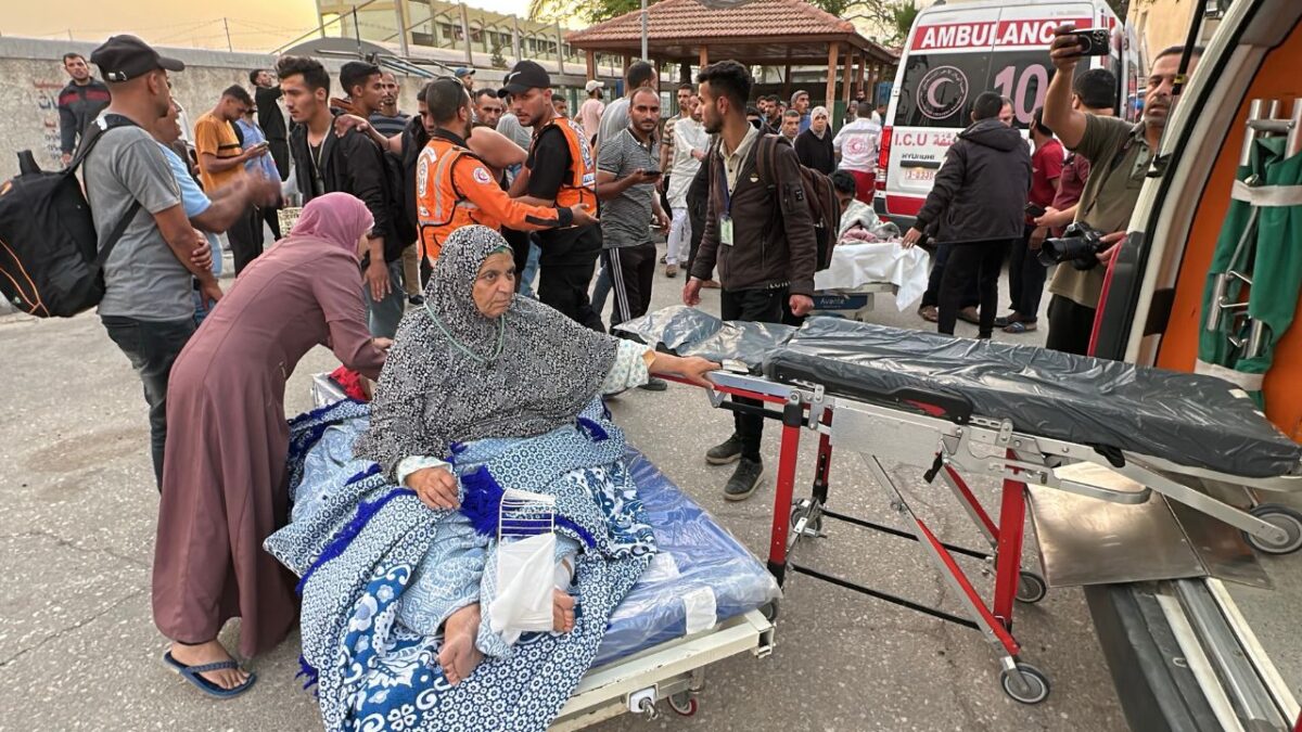 A primera hora del martes, se anunció otro ataque contra "un centro de mando y control situado en el hospital Nasser", también en Jan Yunis.