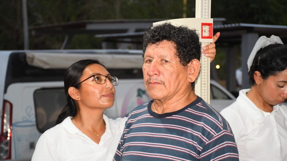 Se brindó atención médica por medio de visitas domiciliarias a habitantes de Hampolol, a través de "Salud en tu Barrio".