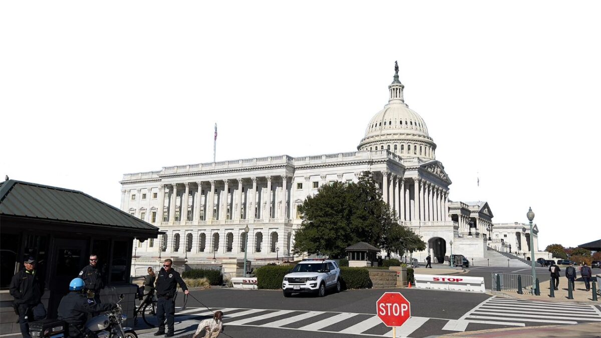 Estados Unidos aprobó la reforma fiscal de Donald Trump, que incluye una medida para imponer un impuesto a las remesas.