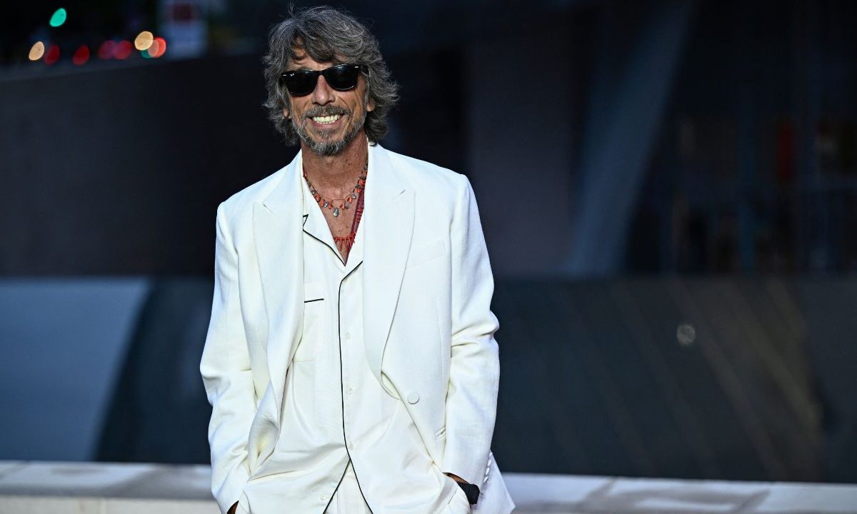 Pierpaolo Piccioli asumirá oficialmente el cargo de director artístico de la casa Balenciaga el 10 de julio y presentará su primera colección