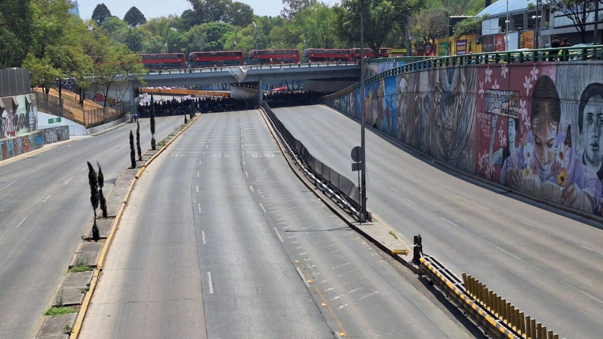 La Coordinadora Nacional de Trabajadores de la Educación (CNTE) retira bloqueo que por 5 horas afectó Reforma y Circuito Interior, en CDMX.