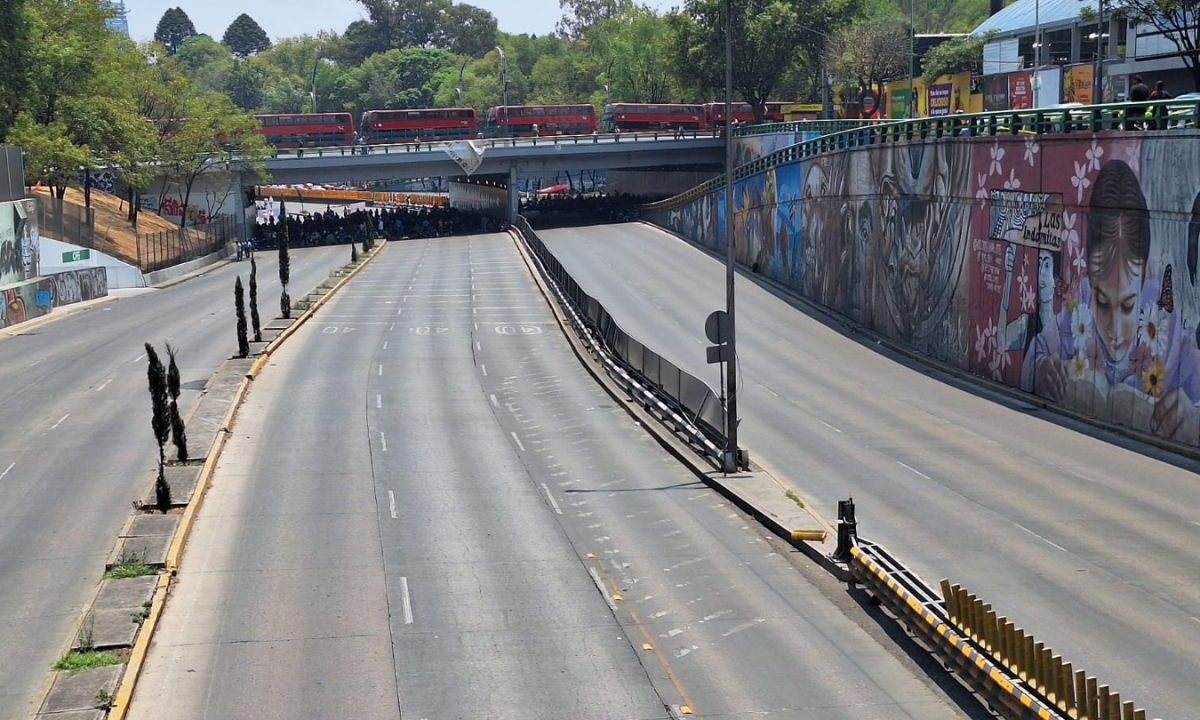 La Coordinadora Nacional de Trabajadores de la Educación (CNTE) retira bloqueo que por 5 horas afectó Reforma y Circuito Interior, en CDMX.