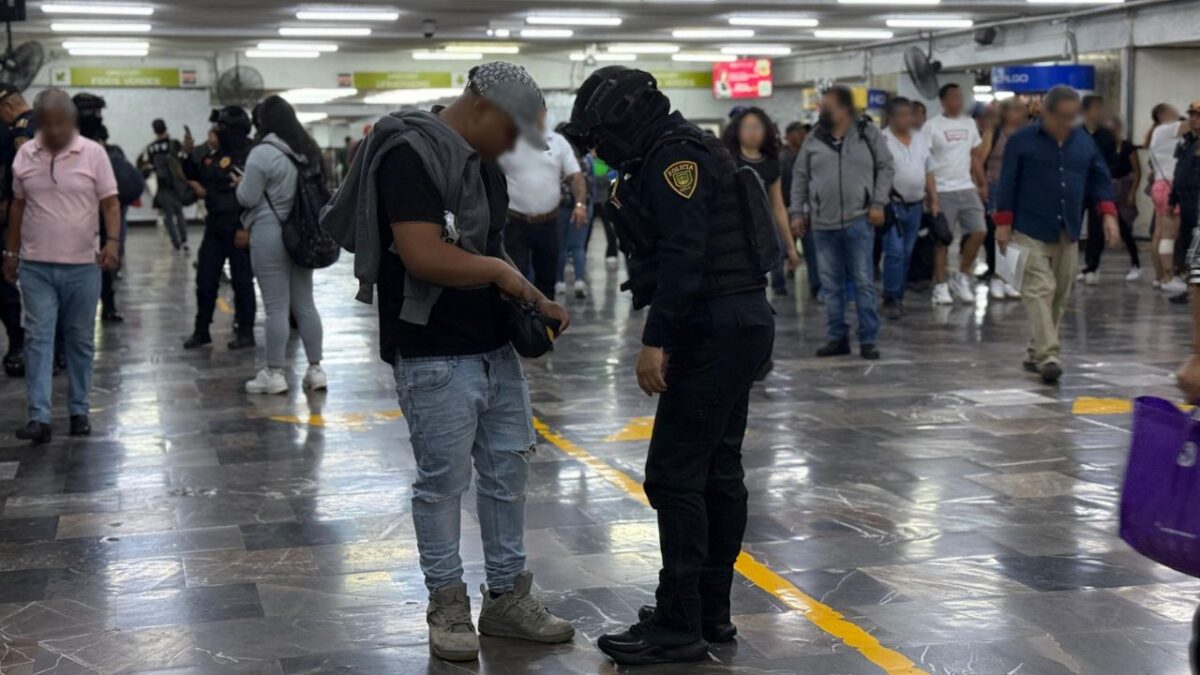 Elementos de la Policía capitalina han realizado 14 mil revisiones aleatorias entre usuarios del transporte público por estos casos.