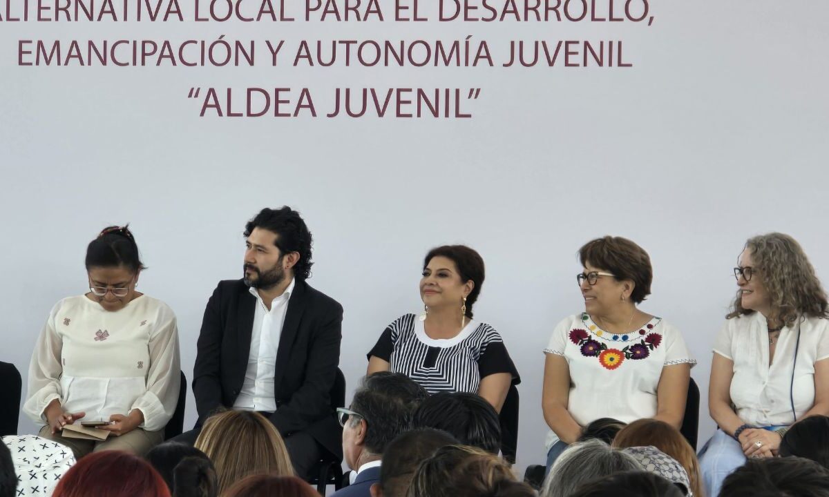 La jefa de Gobierno, Clara Brugada, presentó el programa “Alternativo Local para el Desarrollo, Emancipación y Autonomía (ALDEA) Juvenil, a fin de apoyar a jóvenes en situaciones de desigualdad, violencia y exclusión a generar un proyecto de vida en un tiempo de un año; serán cerca de 3 mil beneficiarios.