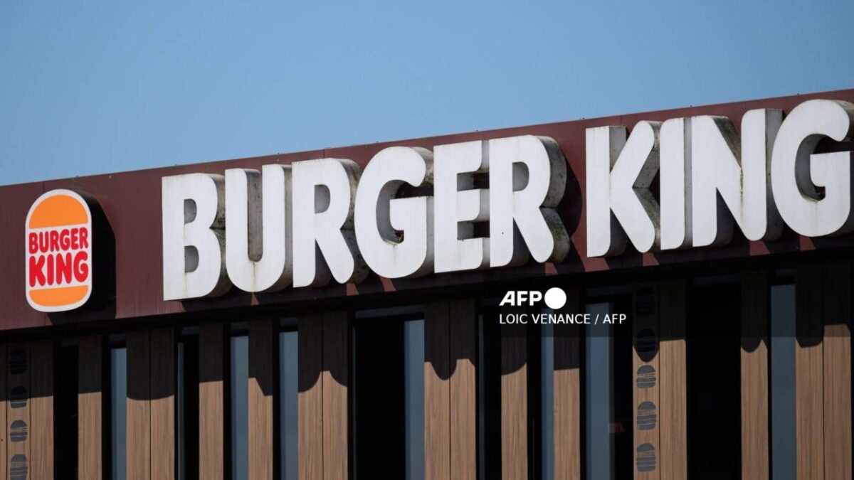 Burger King dará 100 hamburguesas gratis en todas sus sucursales, para conmemorar el Día de la Hamburguesa.