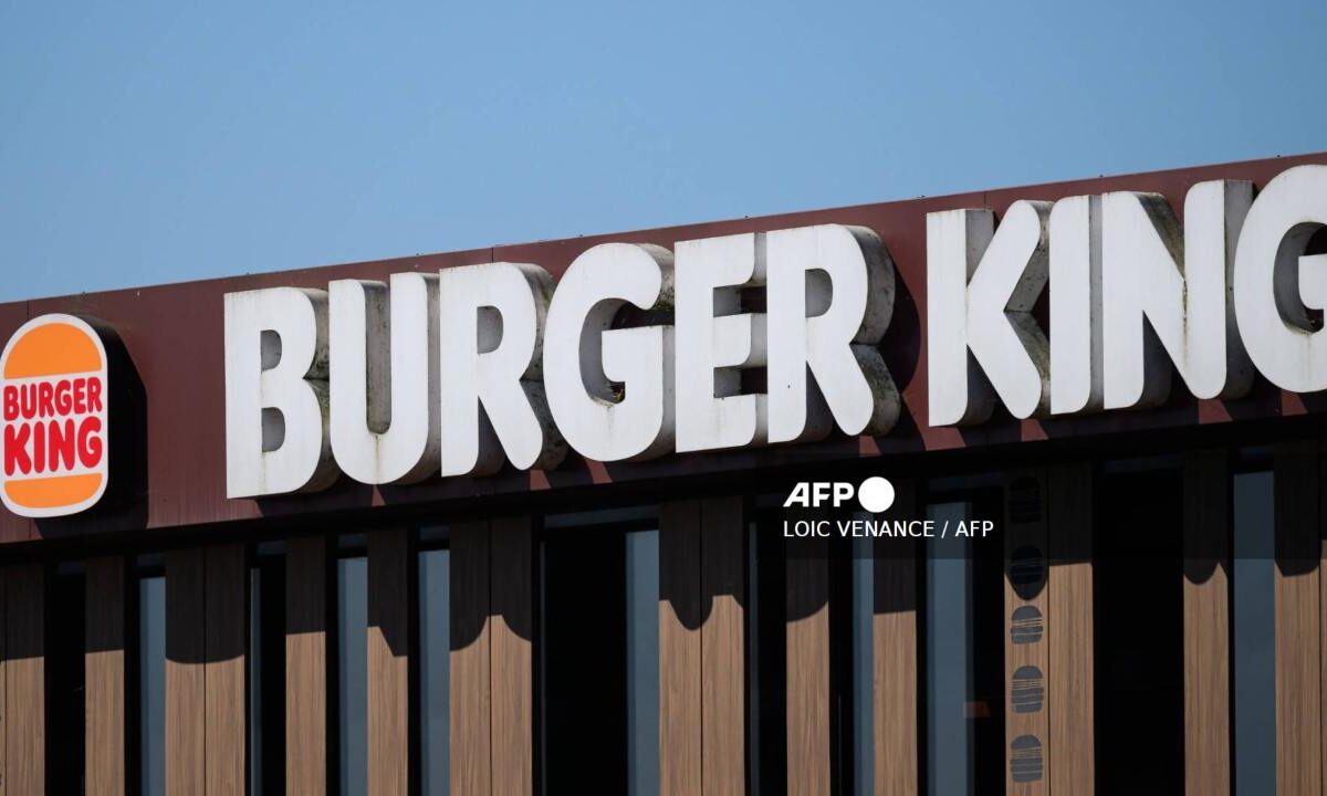 Burger King dará 100 hamburguesas gratis en todas sus sucursales, para conmemorar el Día de la Hamburguesa.