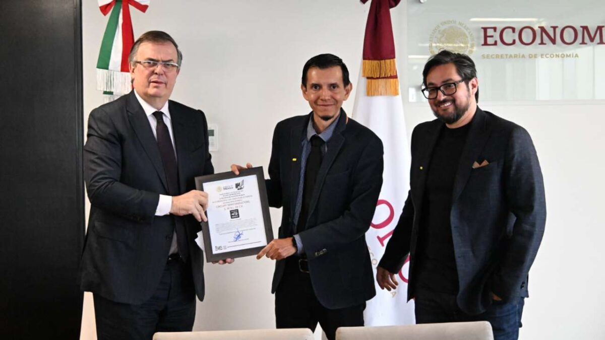 El secretario de Economía, Marcelo Ebrard, encabezó la reunión sobre el Plan Maestro de Semiconductores 2024-2030 en el T-MEC.