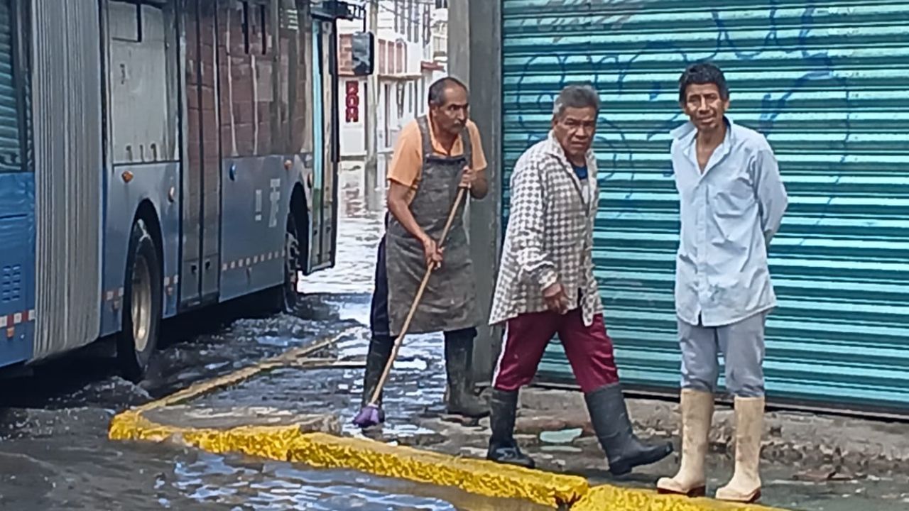 Las calles de Chalco nuevamente amanecen inundadas por las fuertes lluvias