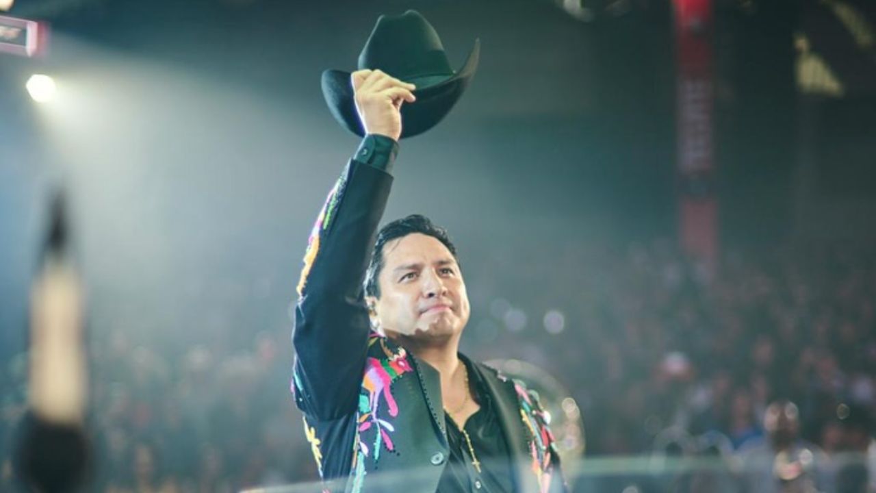 Julión Álvarez y su Norteño Banda cancelaron su concierto en Arlington, Texas pues no pudieron ingresar a EU por la cancelación de sus visas.
