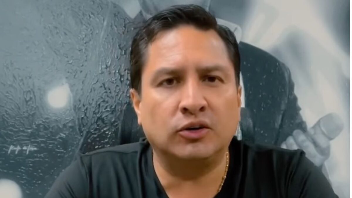Julión Álvarez y su Norteño Banda cancelaron su concierto en Arlington, Texas pues no pudieron ingresar a EU por la cancelación de sus visas.