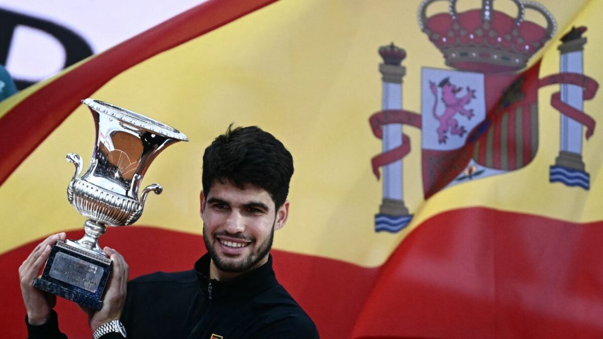 Además de haber finalizado la racha de 26 victorias con las cuales había llegado Jannik Sinner a la final y sin haber siquiera perdido un partido en todo 2025, el español Carlos Alcaraz se proclamó campeón del Masters de Roma como preámbulo a Roland Garros.