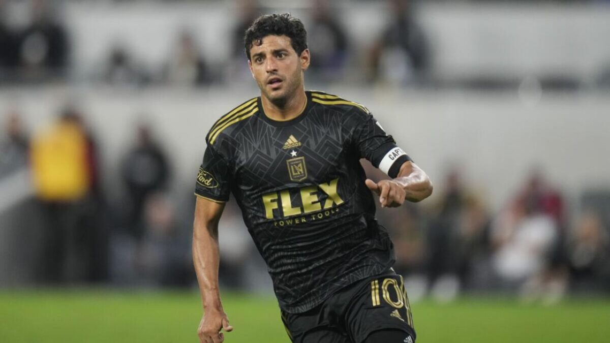 Carlos Vela anuncia su retiro como profesional