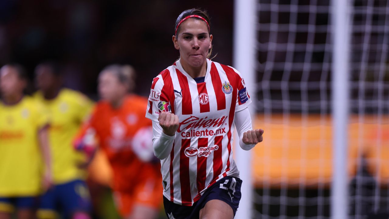 Chivas y América no encontraron diferencia con un 2-2 final en casa de las Rojiblancas y un penal por bando que selló el resultado general.