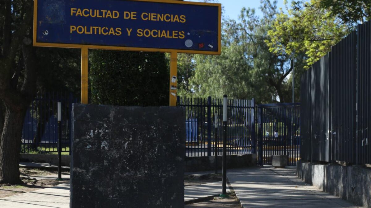 La Facultad de Ciencias Políticas y Sociales de la UNAM cerrará este viernes por mantenimiento a los servicios sanitarios.