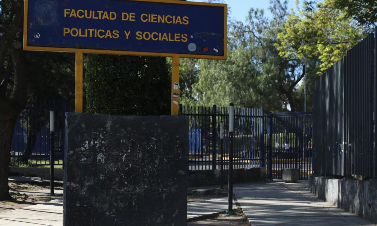 La Facultad de Ciencias Políticas y Sociales de la UNAM cerrará este viernes por mantenimiento a los servicios sanitarios.