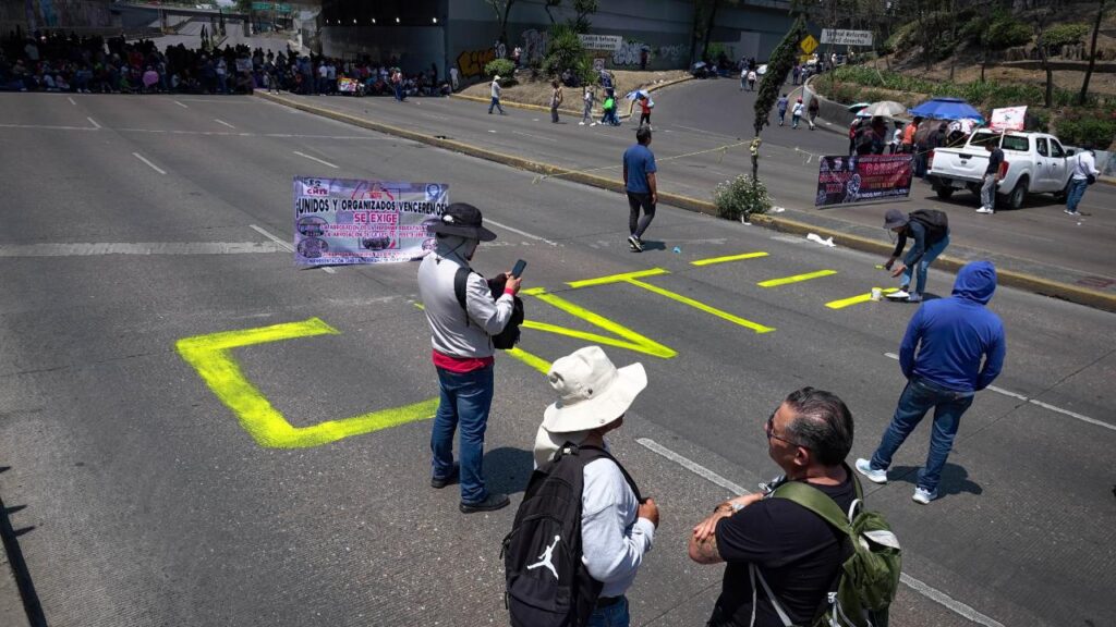 Maestros de la CNTE durante una de las protestas en la CDMX.
