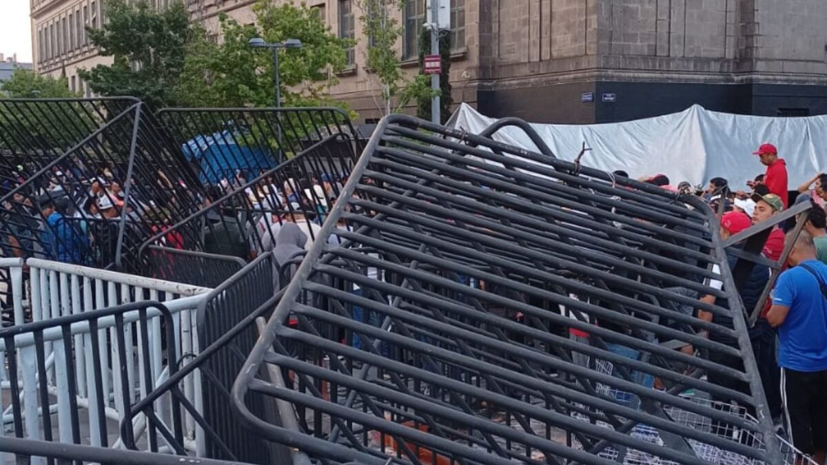 CNTE bloquea accesos a Palacio Nacional; buscan evitar conferencia Mañanera