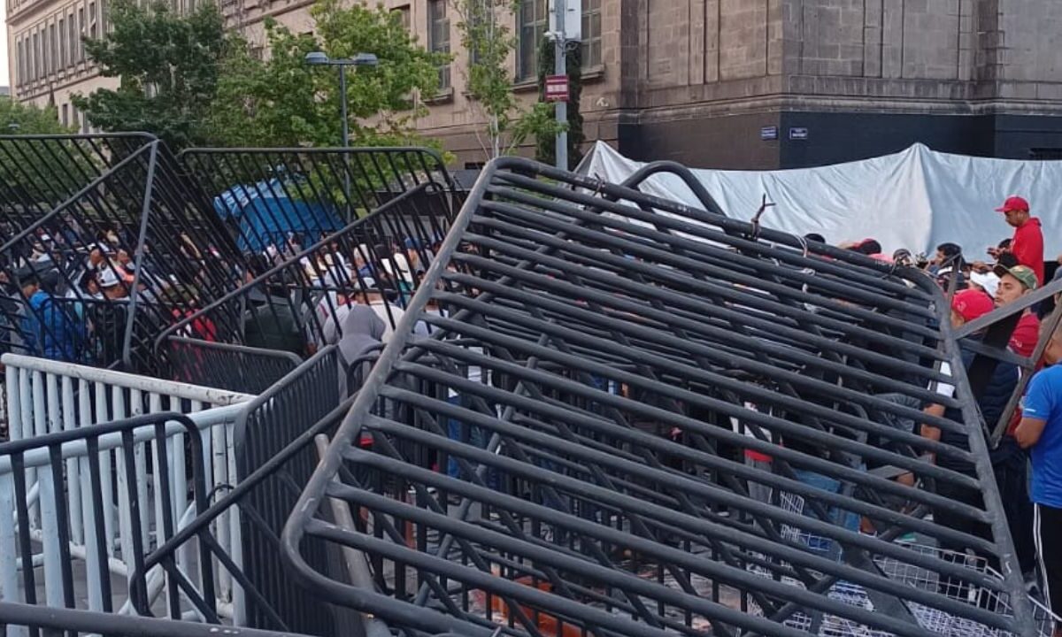 CNTE bloquea accesos a Palacio Nacional; buscan evitar conferencia Mañanera