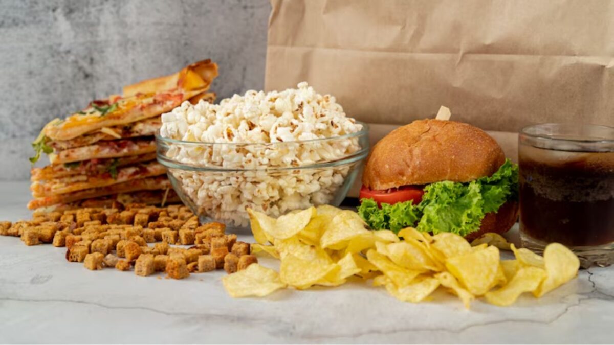 Entérate cómo y ante quién reportar a las escuelas que incumplan el programa Vive Saludable incumplan y no vendan comida saludable.