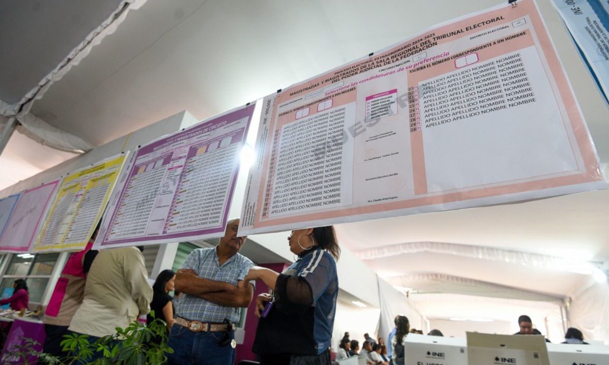 La organización Proyecto Justicia Común presentó una denuncia ante el Instituto Nacional Electoral (INE) por lo que llamó la Operación Acordeón, con la que se busca inducir el voto de la elección judicial del próximo domingo.