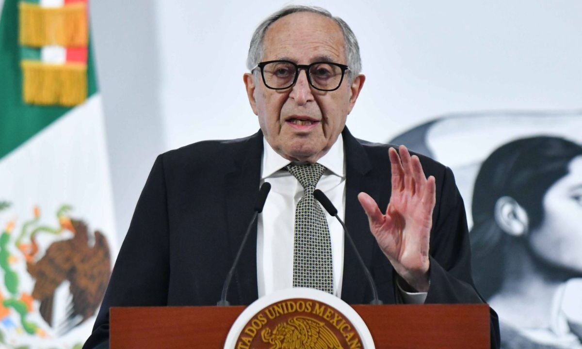 El secretario de Salud, David Kershenobich informó que, hasta ahora, no se ha detectado ningún caso de la nueva variante (NB1.8.1) de Covid-19 en el país, y aclaró que tampoco hay datos de alarma por el surgimiento del nuevo virus; no obstante, mantienen la estrategia epidemiológica.