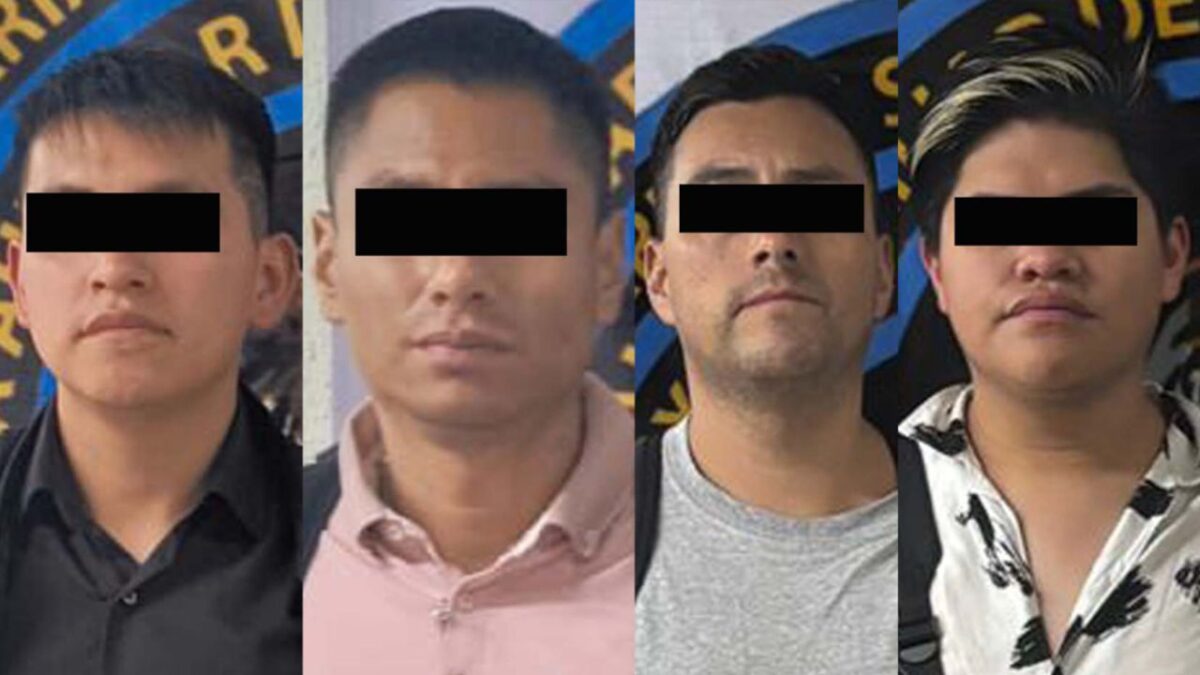 Cuatro hombres que viajaban en el último vagón del Metro Línea 7 resultaron detenidos por presuntamente mantener relaciones sexuales.