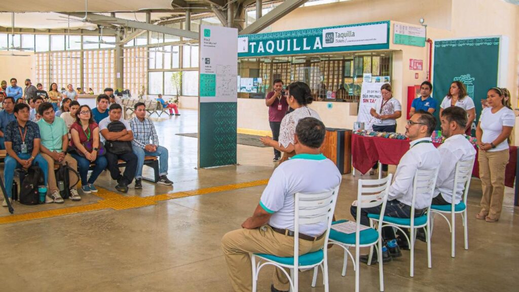Se develó una placa “Espacio 100 por ciento Libre de Humo de Tabaco y Emisiones” en la estación del Tren Maya en Campeche.
