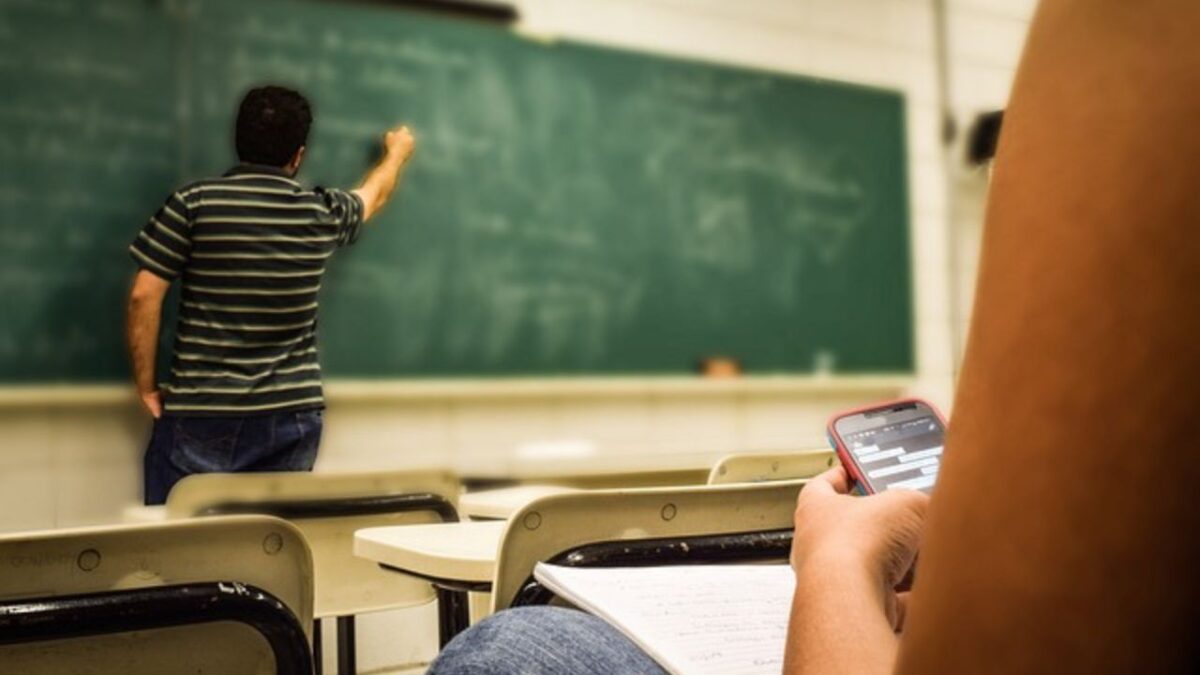Entérate aquí si el próximo 15 de mayo, Día del Maestro, habrá o no clases de acuerdo con la SEP.