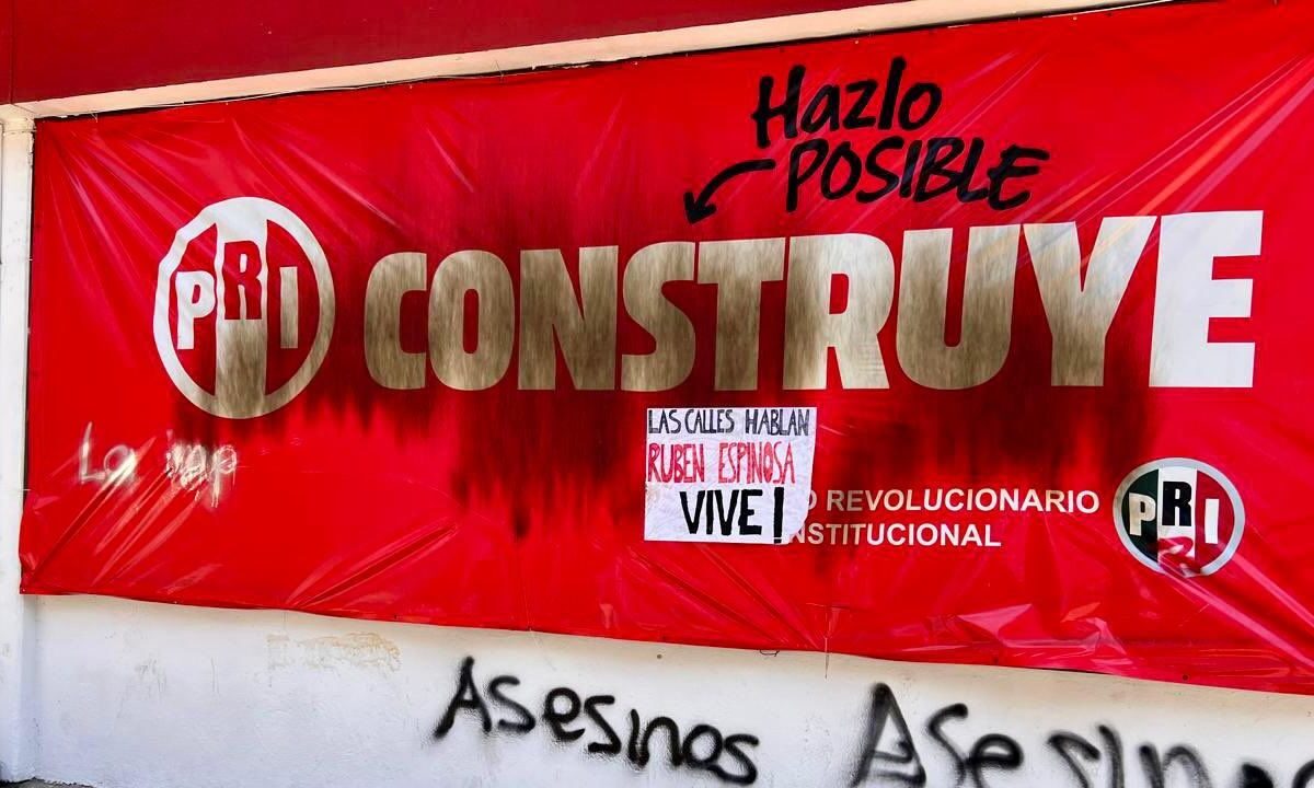 Diputados del PRI condenaron los ataque contra las instalaciones del Comité Directivo Estatal del partido en Veracruz.