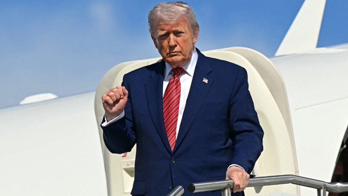 El presidente Donald Trump firmó el viernes una serie de decretos para impulsar la producción de energía nuclear civil en Estados Unidos.