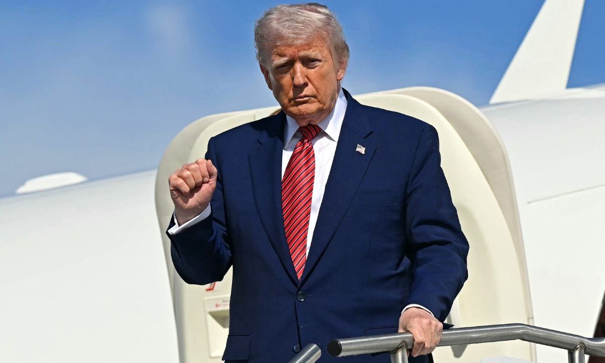 El presidente Donald Trump firmó el viernes una serie de decretos para impulsar la producción de energía nuclear civil en Estados Unidos.
