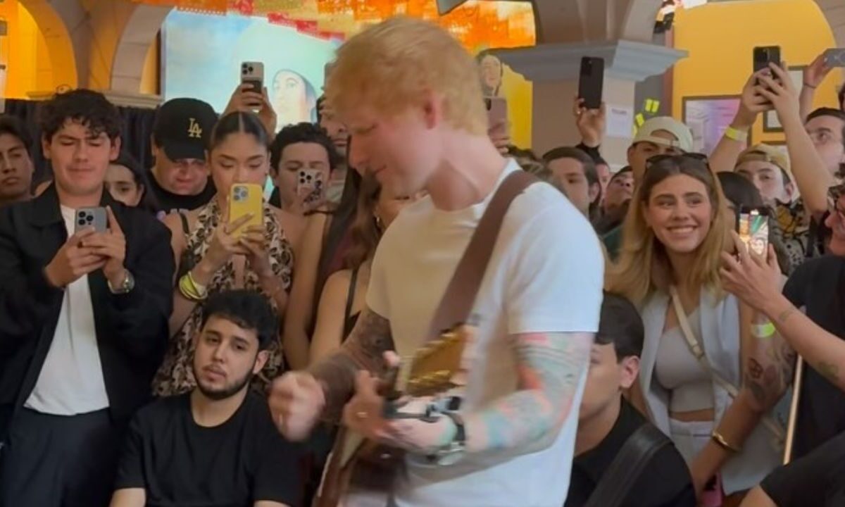 ¡El cantante Ed Sheeran está en México! Mediante sus redes sociales el originario de Reino Unido primero pidió algunas sugerencias para recorrer la Ciudad de México y horas después apareció en el Tenampa, una famosa cantina ubicada en Garibaldi.