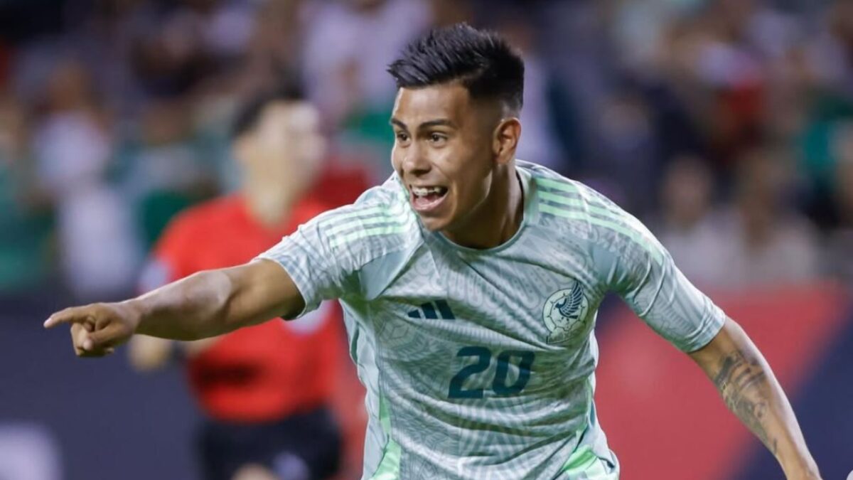 Las Chivas de Guadalajara lograron al fin atraer a Efraín Álvarez a sus filas, quien firmará su contrato con el rebaño este viernes.