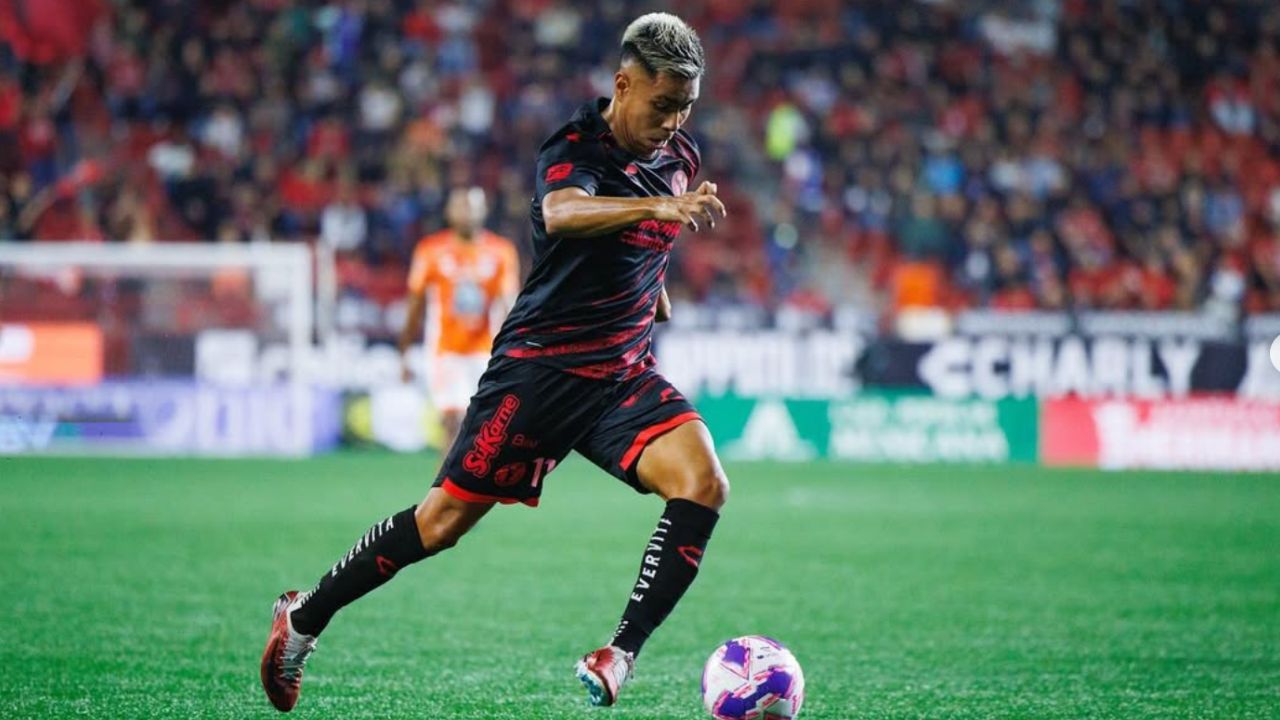 Las Chivas de Guadalajara lograron al fin atraer a Efraín Álvarez a sus filas, quien firmará su contrato con el rebaño este viernes.