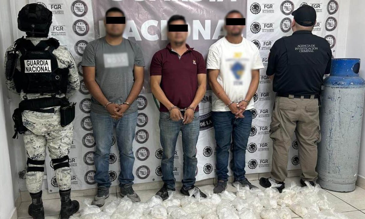 Autoridades federales aseguran un tanque de gas con 10 mdp en metanfetamina, esto en Baja California.