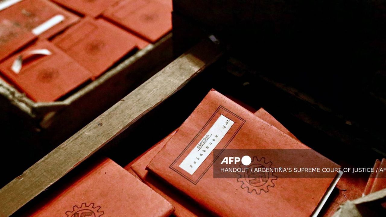 Siete cajas encontradas con documentos nazis