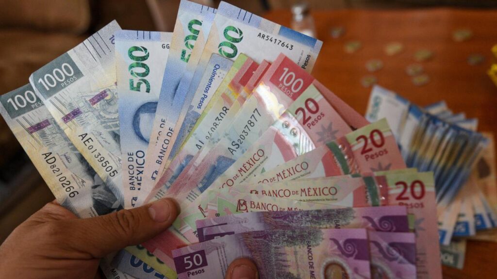 El peso mexicano se proyecta en 21 unidades por dólar para 2026.