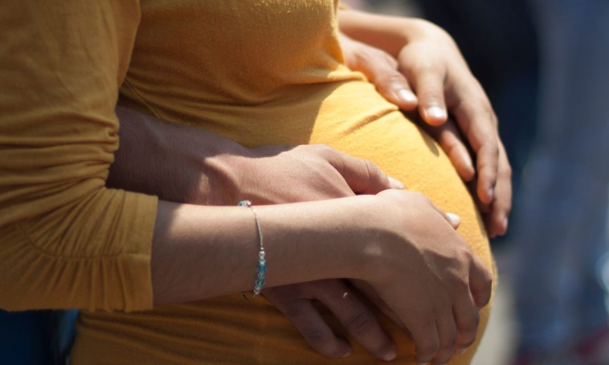 En un país donde el 28 por ciento de los hogares tienen como jefa a una mujer, y donde cuatro de cada 10 madres de familia trabajan, las madres universitarias representan una expresión viva de esfuerzo doble: el académico y el afectivo.